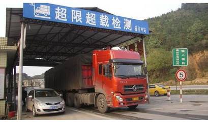 每月8次全省統一行動，重拳整治貨車超限超載，護航道路普通貨物運輸安全